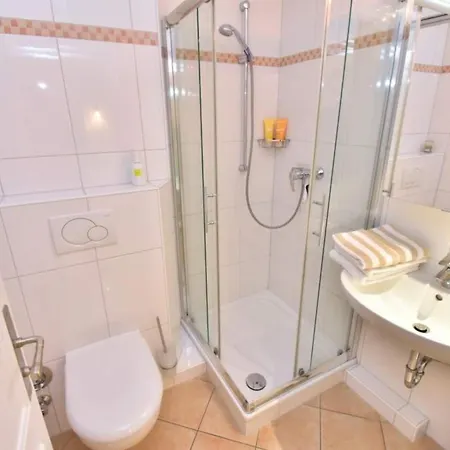 Alice, App 36-7 Westerland